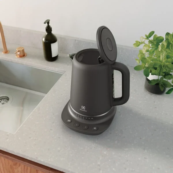 JARRA ELECTRICA ELECTROLUX EKP70 BLACK 1,7L DIGITAL CORTE MATE - Imagen 5