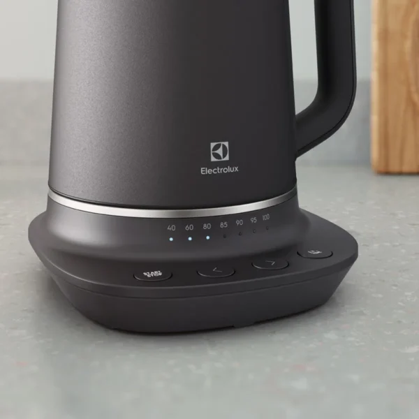 JARRA ELECTRICA ELECTROLUX EKP70 BLACK 1,7L DIGITAL CORTE MATE - Imagen 6