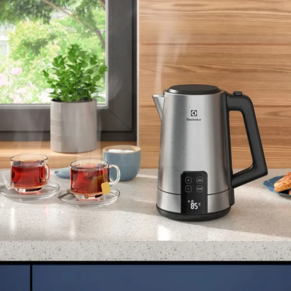 JARRA ELECTRICA ELECTROLUX EEK50 INOX 2L DIGITAL CORTE MATE - Imagen 4